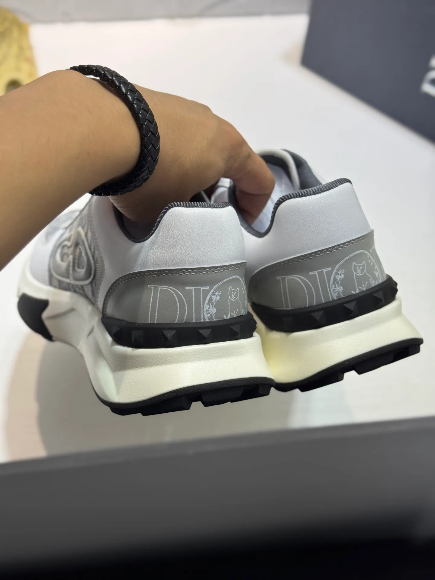 Men's shoes 💰440 [New style] 🐞🐞Original quality! Dior🔥Christan Dior (Dior) hot style [new style]⚠⚠️Top purchasing agent🔍🔍Men's HK counters are on sale simultaneously. Sole: The original sole is specially provided by the original factory. The exclusive movable molded sole is super comfortable. The original factory follows the order. 🔍🔍The high-quality multi-color splicing design is exquisite and unique. 💪Details determine the quality. We only make shoes with care. You can enter and leave the counter at will. Welcome to compare 🇮🇹 Size: 38-44 (45 customized